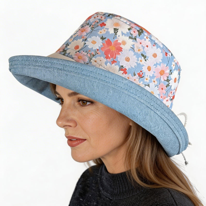 Sunblocker UV summer hat sun hat with wide brim, light blue featuring daisy print, adjustable fit
