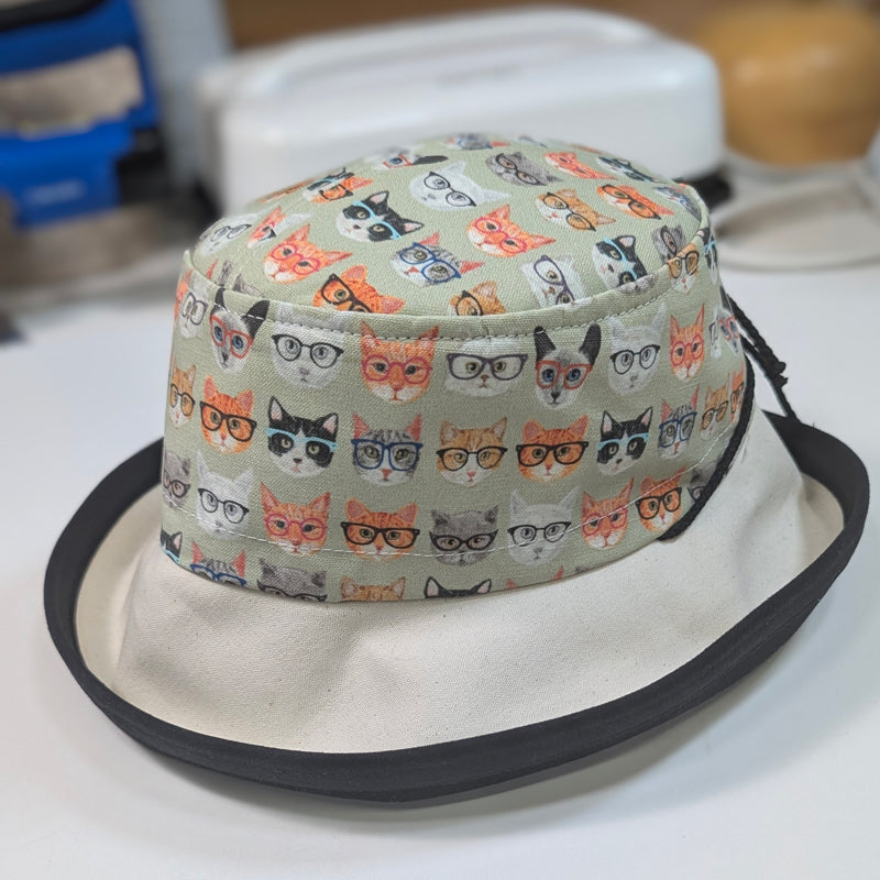 Sunblocker UV summer hat sun hat with wide brim, smarty cat fun print, adjustable fit