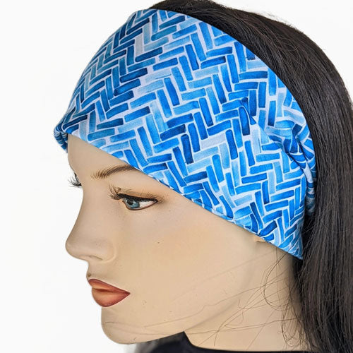 Wide comfy knit band, bright blue zig zags on white