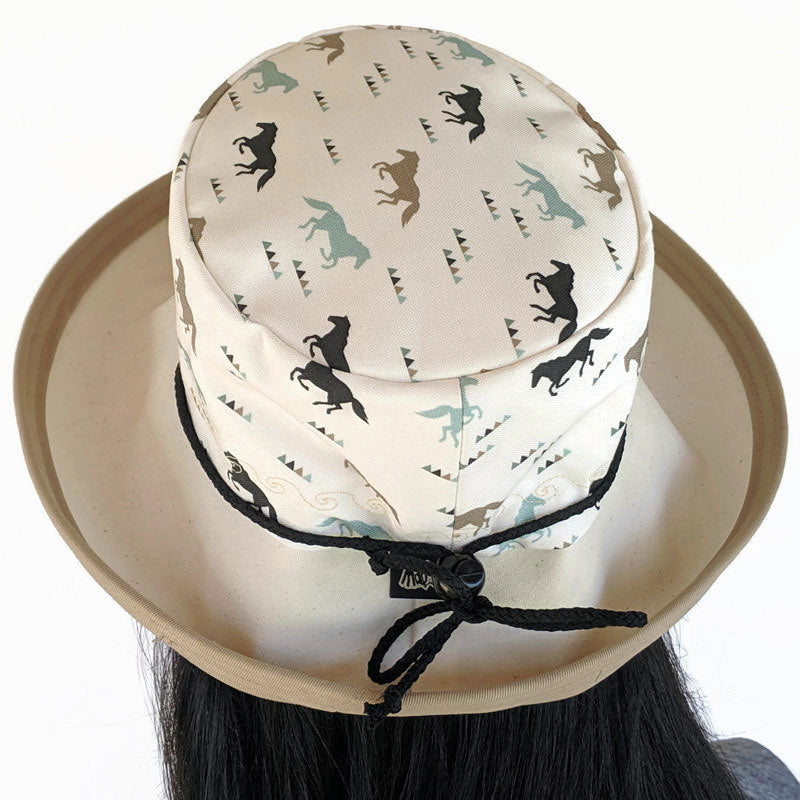 133 Sunblocker UV summer hat sun hat with large wide brim featuring horses